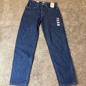 Levi’s NWT 80s Mom High Waisted Relaxed Fit Tapered Jeans size 30 x 30 J10